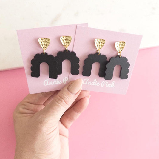Black Scalloped Arch Earrings