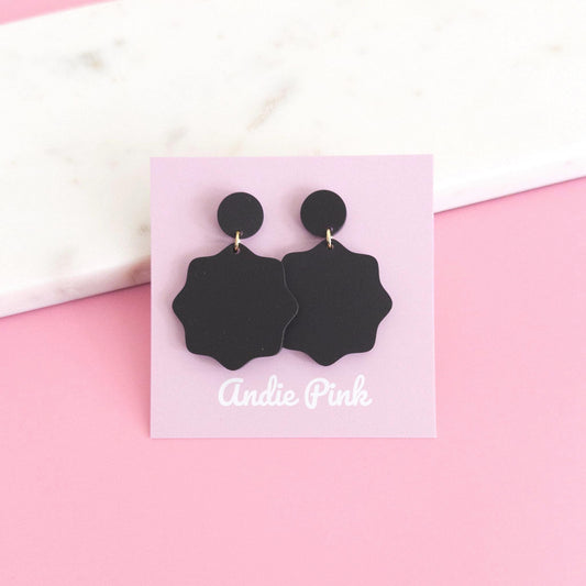 Black Scalloped Circle Earrings