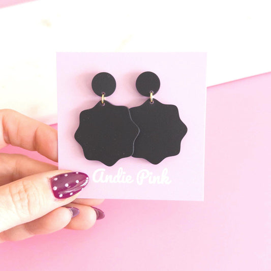 Black Scalloped Circle Earrings